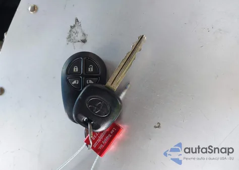 2013 Toyota Sienna Le V6 8 Passenger z USA, uszkodzony, nr VIN 5TDKK3DC6DS307992